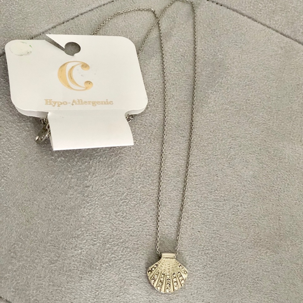 Silver Charming Charlie Shell Necklace
